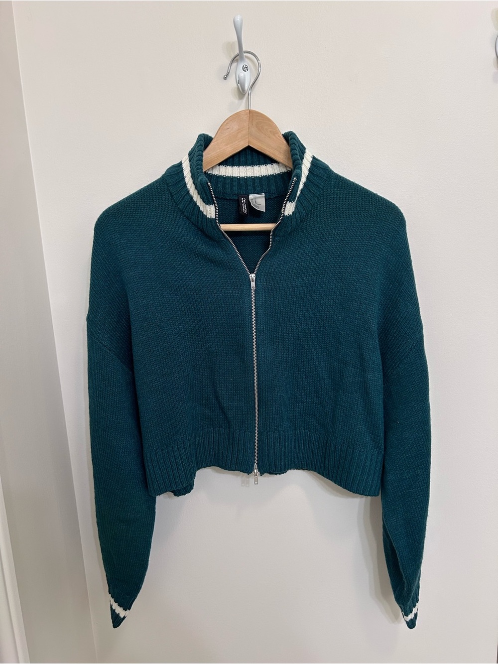 Divided Women’s Forest Green Zip-Front Cropped Sweater